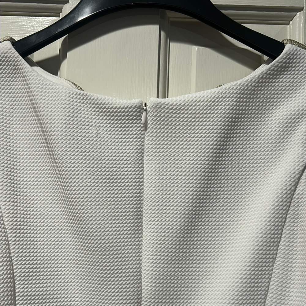 Vince Camuto White Dress with Gold Embellishments barely worn size 10 - Picture 4 of 6